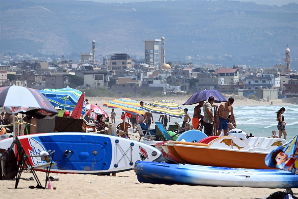 İsrail'in Lübnan'a yönelik artan saldırı tehdidine rağmen sınırdaki çatışma bölgesine kısa bir...