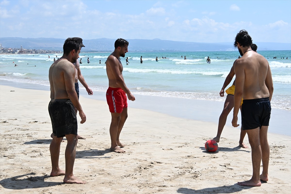 İsrail'in Lübnan'a yönelik artan saldırı tehdidine rağmen sınırdaki çatışma bölgesine kısa bir...