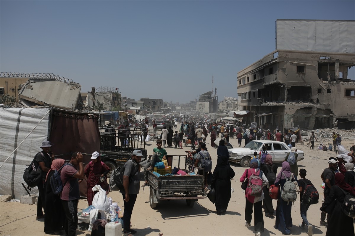 İsrail, 7 Ekim'den bu yana saldırılarını sürdürdüğü Gazze Şeridi'nde daha önce "güvenli" ilan...