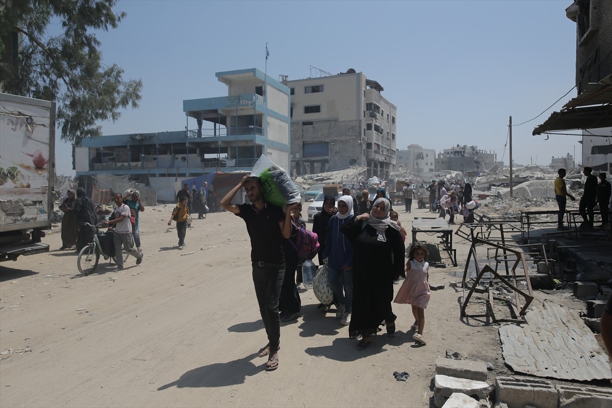 İsrail, 7 Ekim'den bu yana saldırılarını sürdürdüğü Gazze Şeridi'nde daha önce "güvenli" ilan...