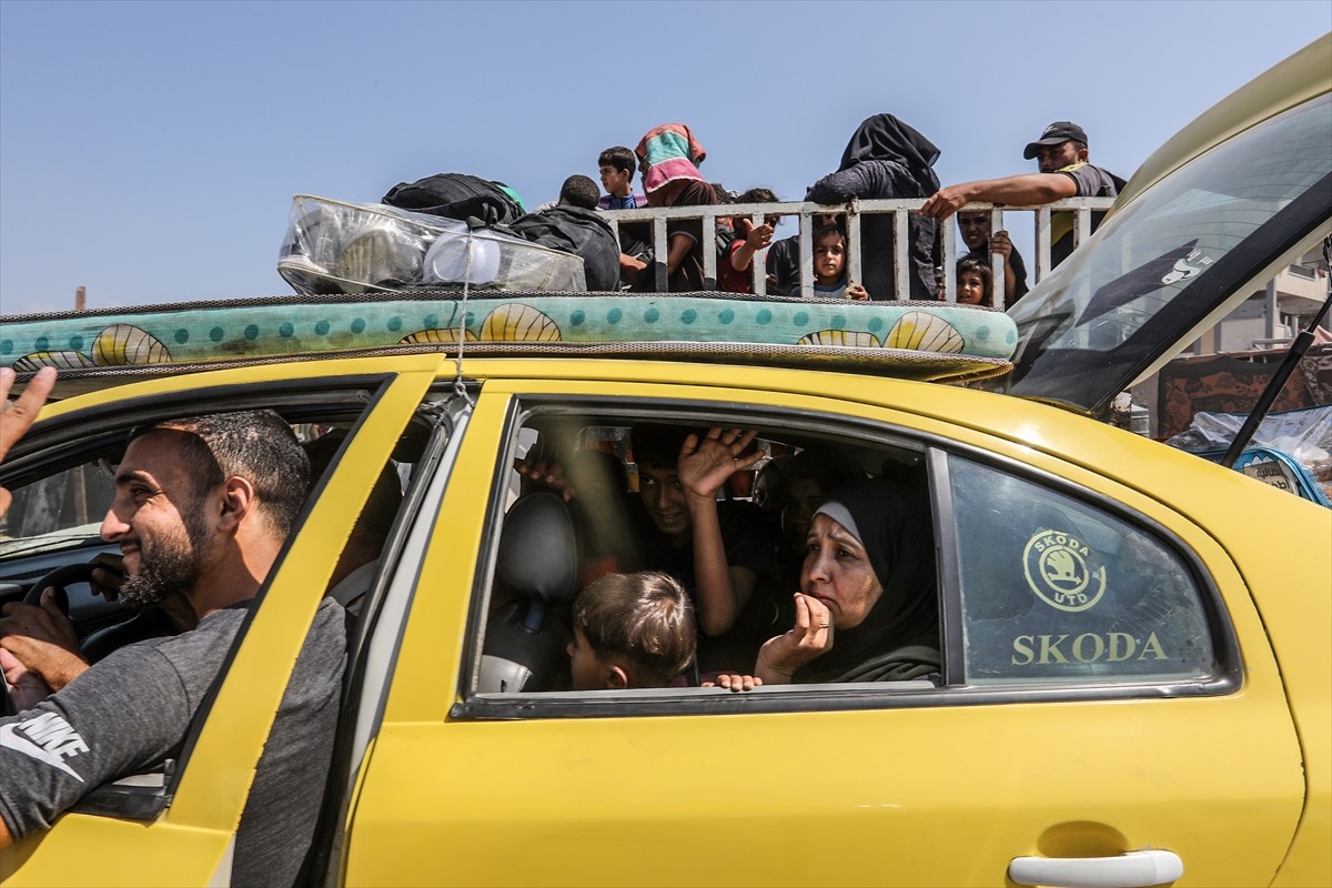 İsrail, 7 Ekim'den bu yana saldırılarını sürdürdüğü Gazze Şeridi'nde daha önce "güvenli" ilan...