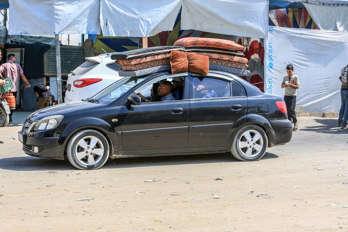 İsrail, 7 Ekim'den bu yana saldırılarını sürdürdüğü Gazze Şeridi'nde daha önce "güvenli" ilan...