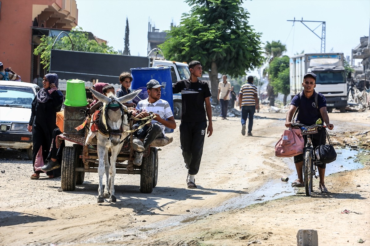 İsrail, 7 Ekim'den bu yana saldırılarını sürdürdüğü Gazze Şeridi'nde daha önce "güvenli" ilan...