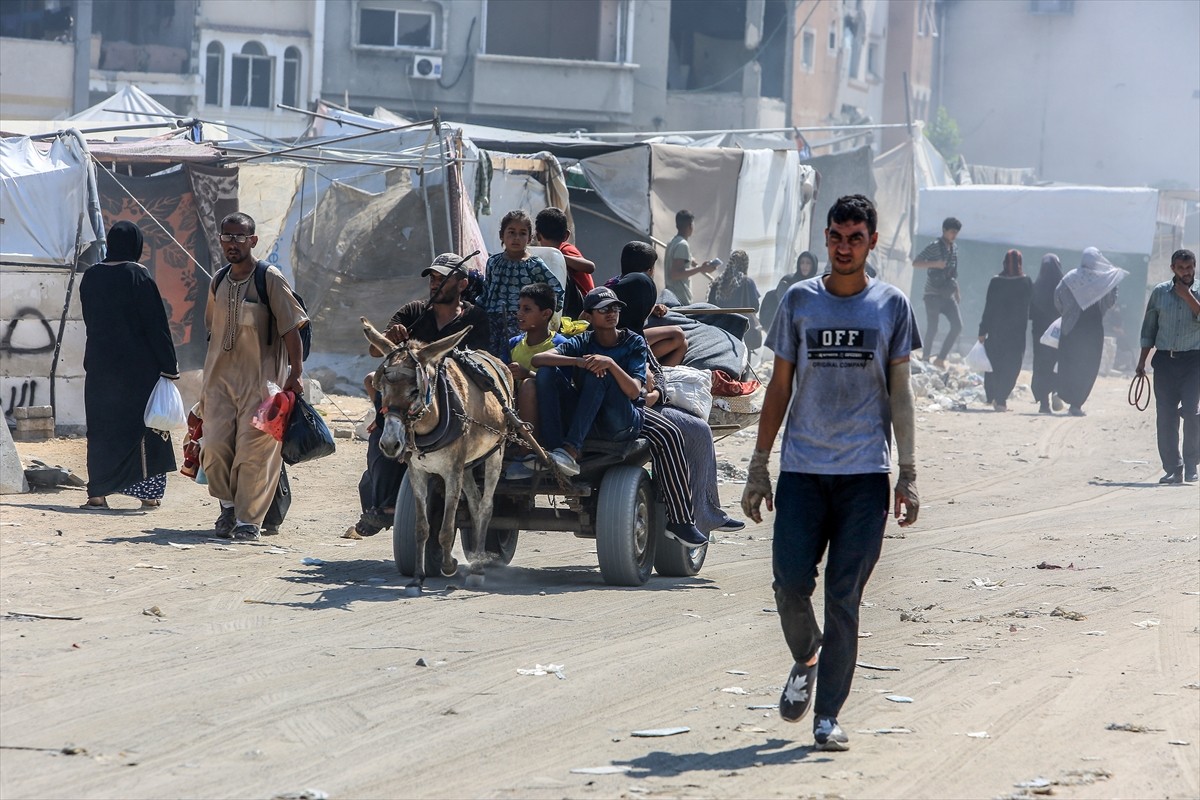 İsrail, 7 Ekim'den bu yana saldırılarını sürdürdüğü Gazze Şeridi'nde daha önce "güvenli" ilan...