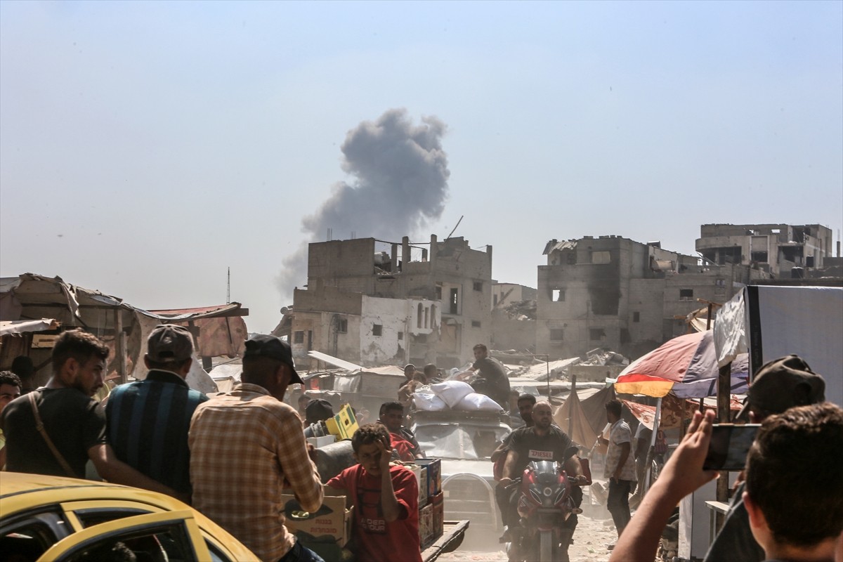 İsrail, 7 Ekim'den bu yana saldırılarını sürdürdüğü Gazze Şeridi'nde daha önce "güvenli" ilan...