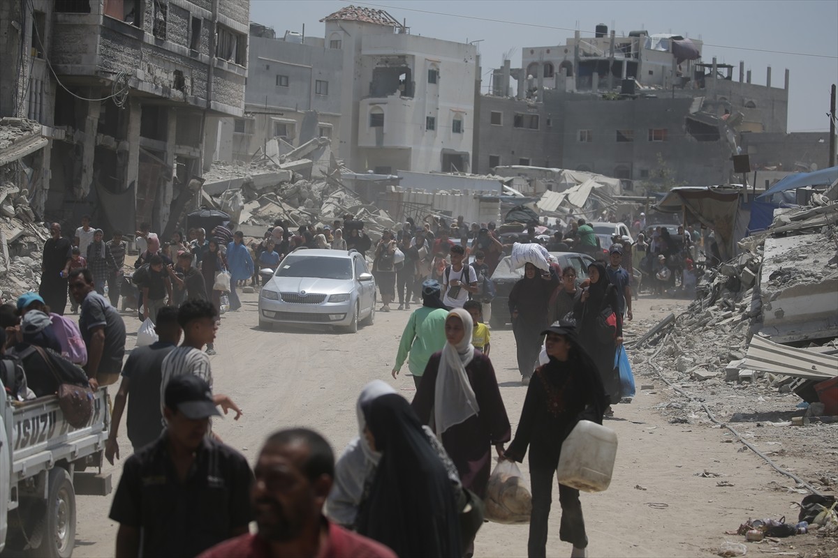 İsrail, 7 Ekim'den bu yana saldırılarını sürdürdüğü Gazze Şeridi'nde daha önce "güvenli" ilan...