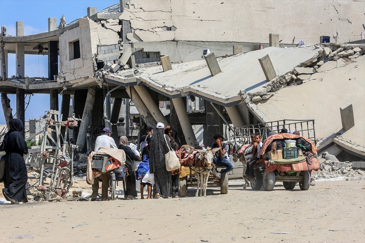 İsrail, 7 Ekim'den bu yana saldırılarını sürdürdüğü Gazze Şeridi'nde daha önce "güvenli" ilan...