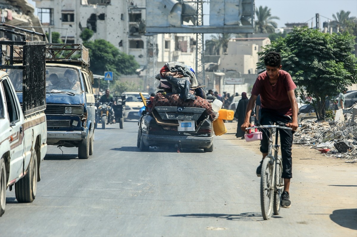 İsrail, 7 Ekim'den bu yana saldırılarını sürdürdüğü Gazze Şeridi'nde daha önce "güvenli" ilan...