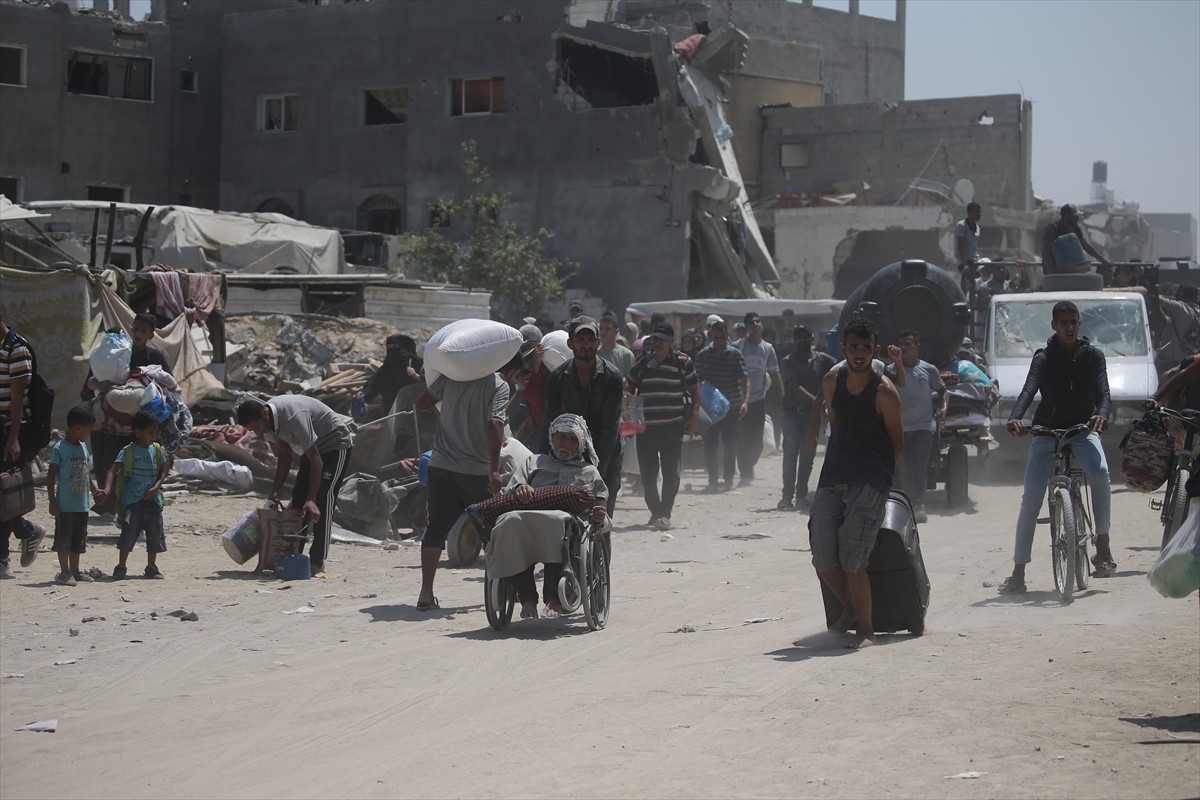 İsrail, 7 Ekim'den bu yana saldırılarını sürdürdüğü Gazze Şeridi'nde daha önce "güvenli" ilan...