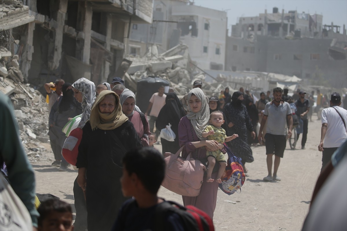 İsrail, 7 Ekim'den bu yana saldırılarını sürdürdüğü Gazze Şeridi'nde daha önce "güvenli" ilan...