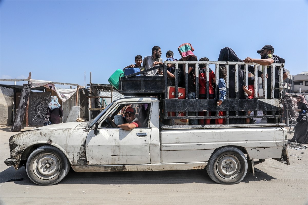 İsrail, 7 Ekim'den bu yana saldırılarını sürdürdüğü Gazze Şeridi'nde daha önce "güvenli" ilan...