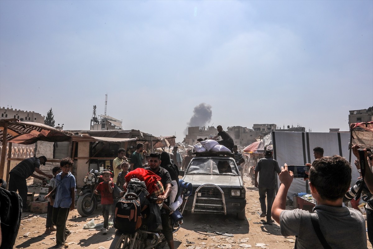 İsrail, 7 Ekim'den bu yana saldırılarını sürdürdüğü Gazze Şeridi'nde daha önce "güvenli" ilan...