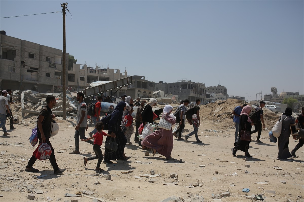 İsrail, 7 Ekim'den bu yana saldırılarını sürdürdüğü Gazze Şeridi'nde daha önce "güvenli" ilan...