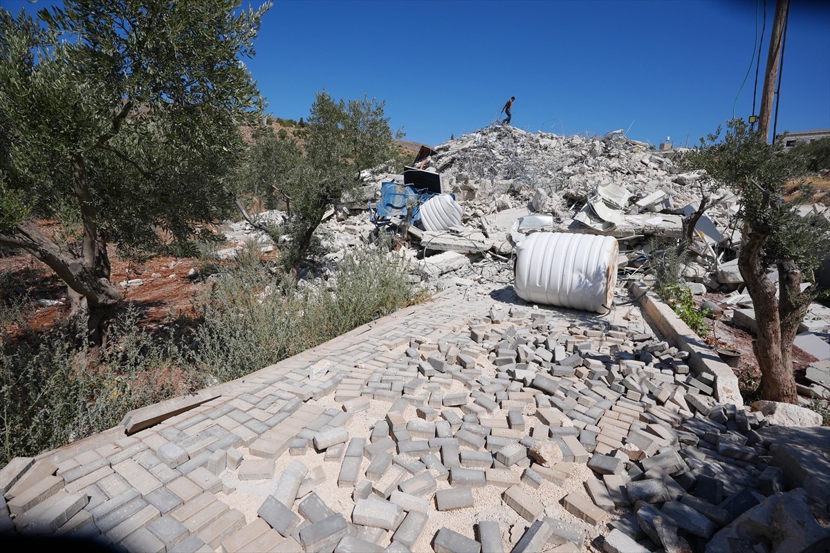 İsrail askerleri, işgal altındaki Batı Şeria'nın kuzeyinde bir Filistinlinin evini "ruhsatsız...