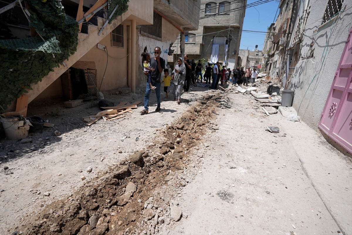 İsrail ordusu, gece saatlerinden itibaren yaklaşık 16 saat süre saldırı altında tuttuğu işgal...