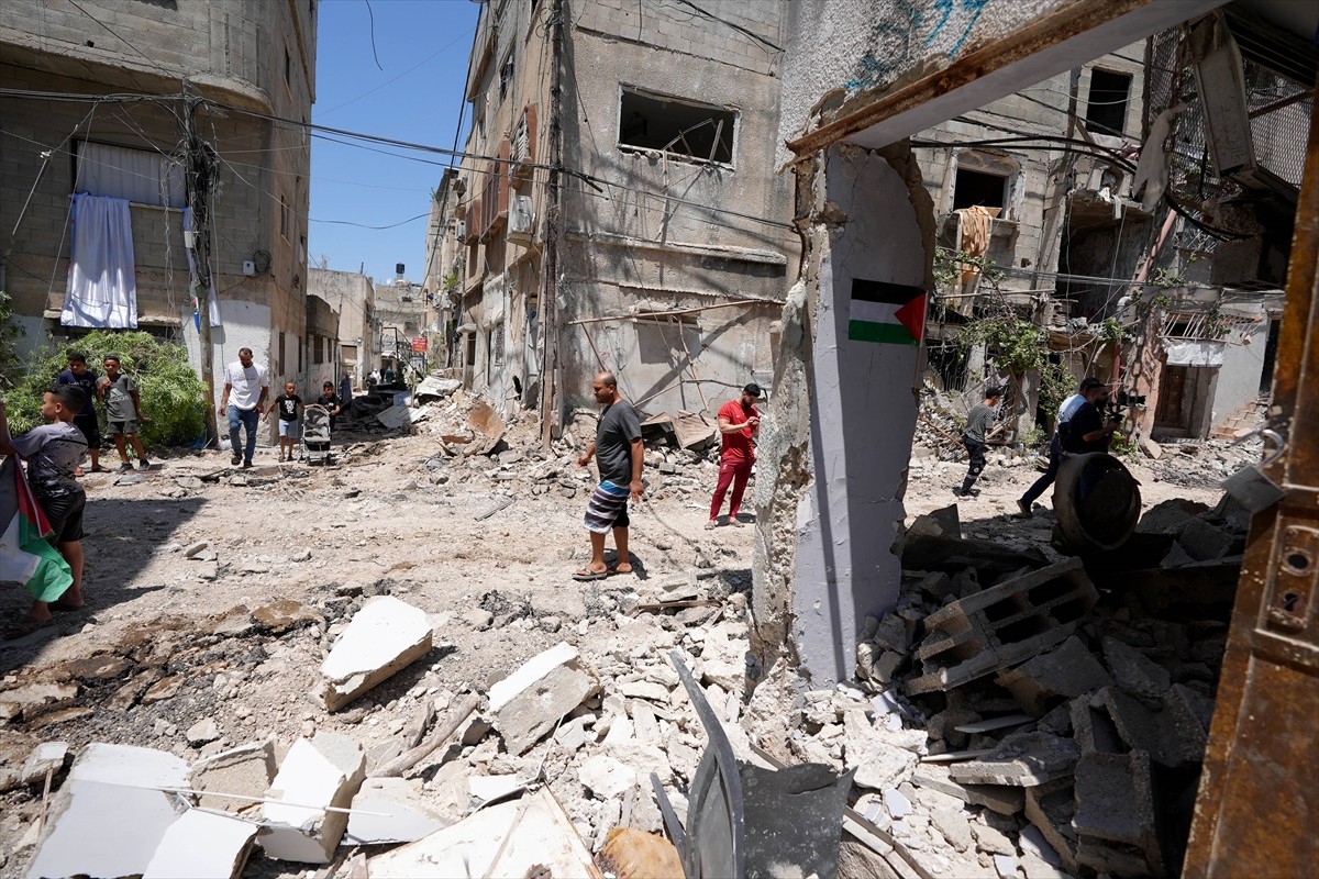 İsrail ordusu, gece saatlerinden itibaren yaklaşık 16 saat süre saldırı altında tuttuğu işgal...