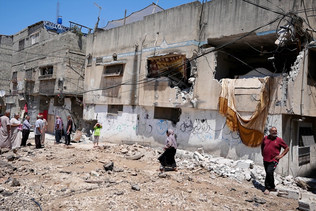 İsrail ordusu, gece saatlerinden itibaren yaklaşık 16 saat süre saldırı altında tuttuğu işgal...