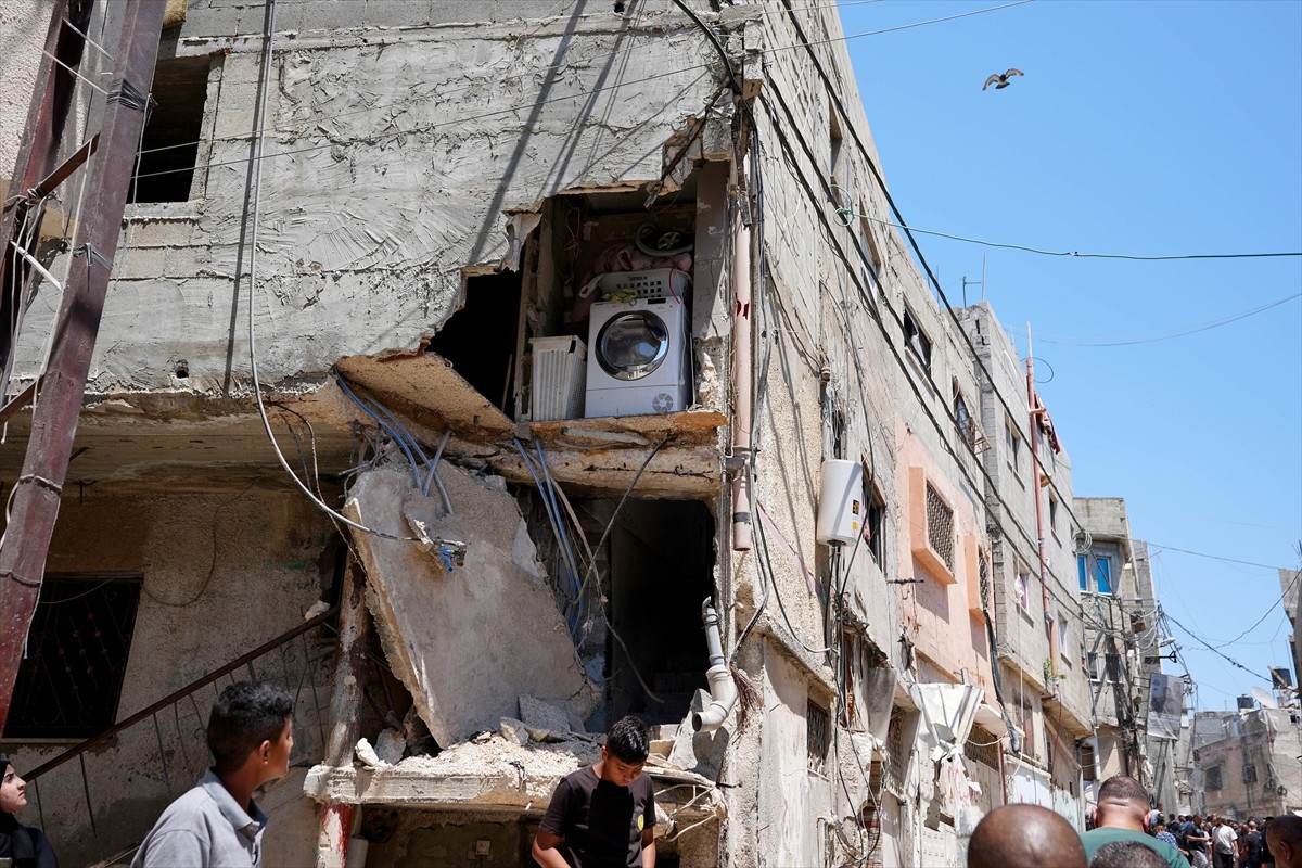 İsrail ordusu, gece saatlerinden itibaren yaklaşık 16 saat süre saldırı altında tuttuğu işgal...