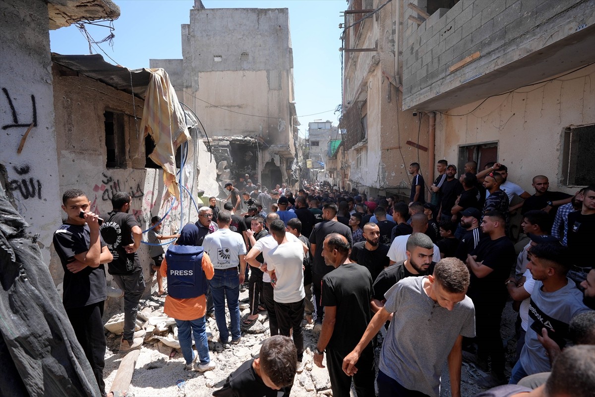 İsrail ordusu, gece saatlerinden itibaren yaklaşık 16 saat süre saldırı altında tuttuğu işgal...