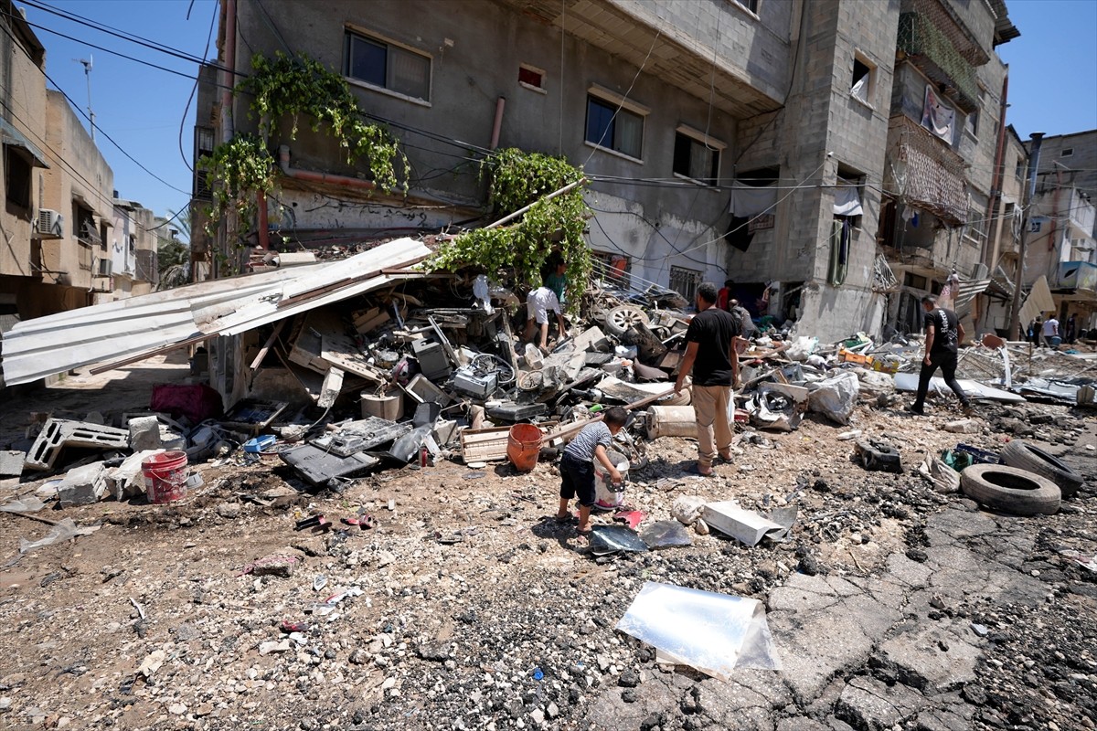 İsrail ordusu, gece saatlerinden itibaren yaklaşık 16 saat süre saldırı altında tuttuğu işgal...