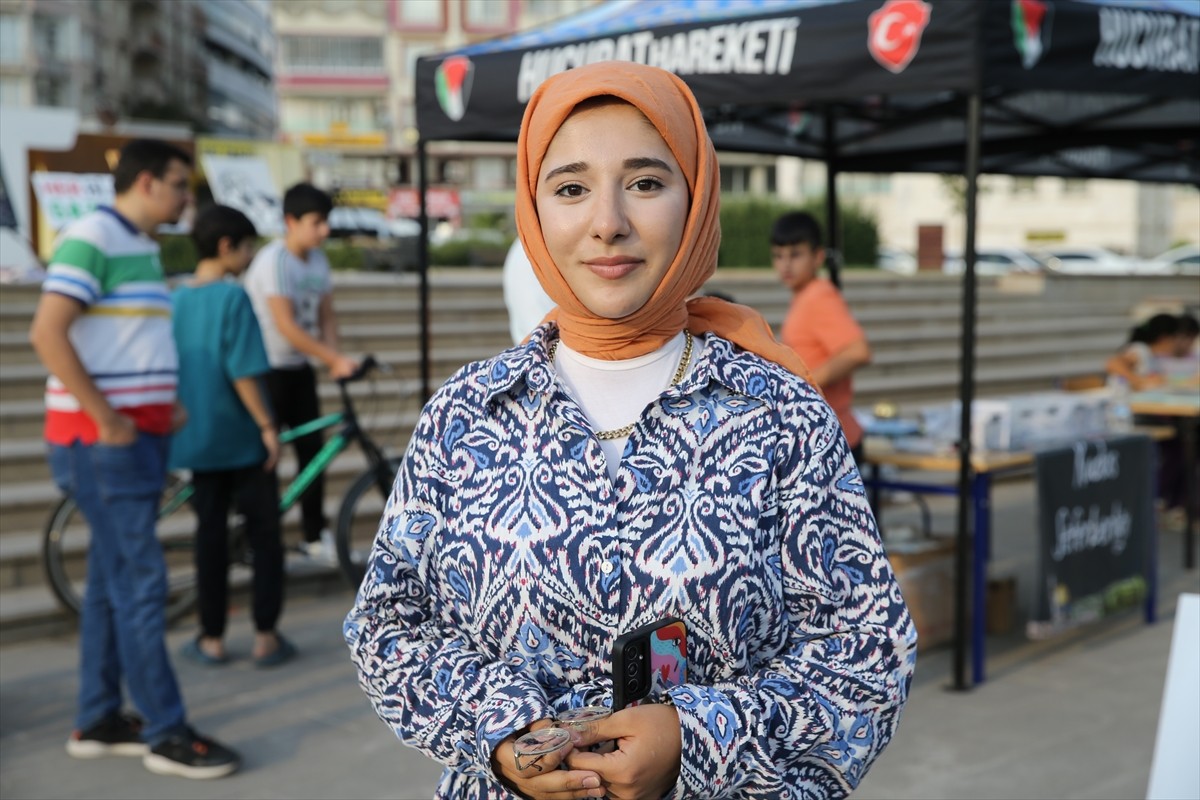 İstanbul'dan yola çıkan Eyüp Güzel ve kızı Şüheda Güzel, İsrail'in Gazze'ye yönelik saldırılarına...