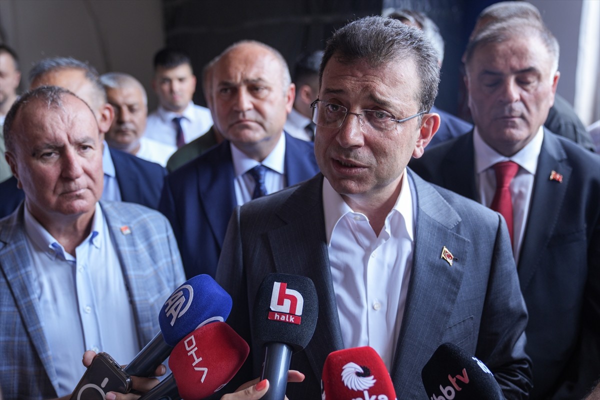 İstanbul Büyükşehir Belediye (İBB) Başkanı Ekrem İmamoğlu, İBB'nin İETT Başakşehir Kayabaşı Garajı...