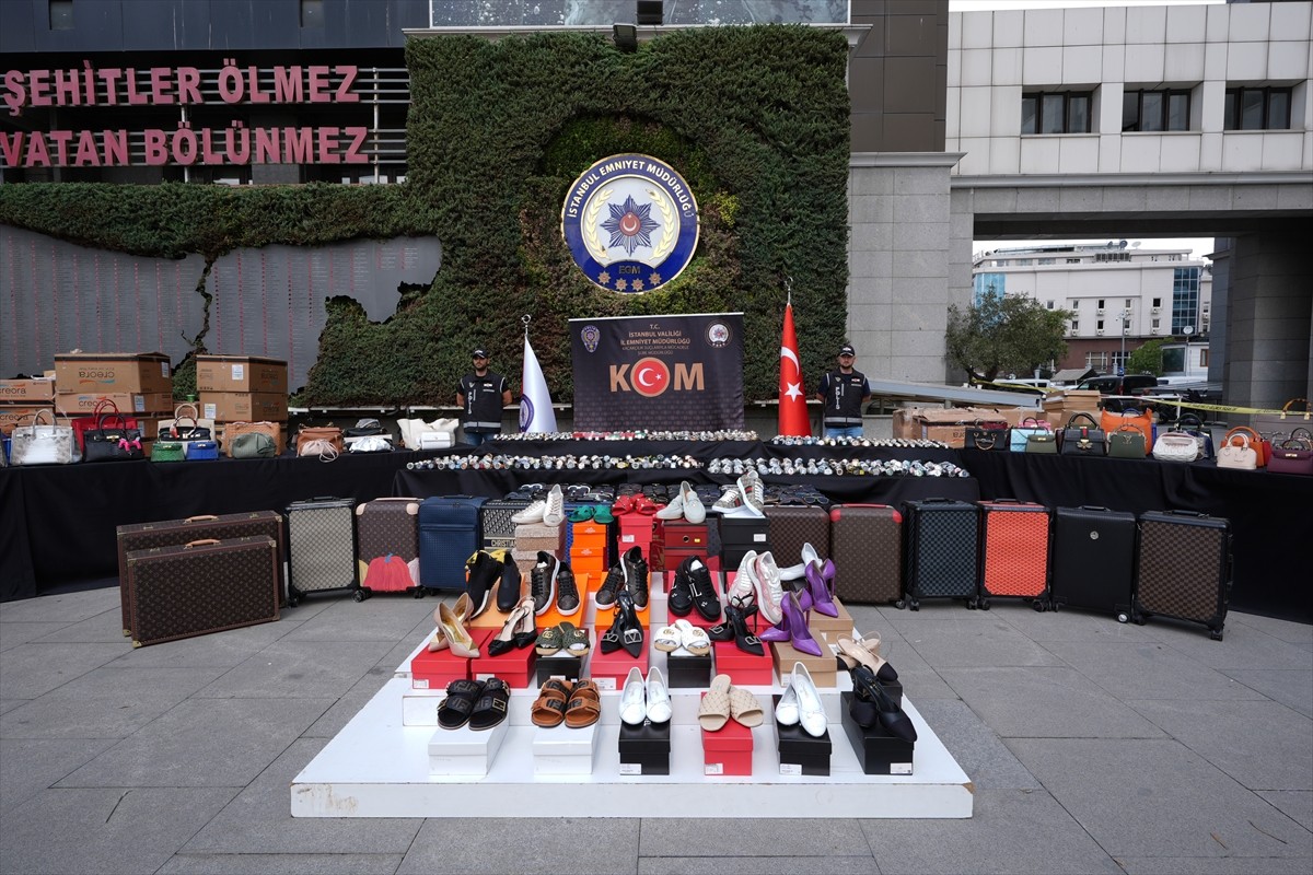 İstanbul Kaçakçılık Suçlarıyla Mücadele Şube Müdürlüğü ekiplerince düzenlenen operasyonda, yurda...