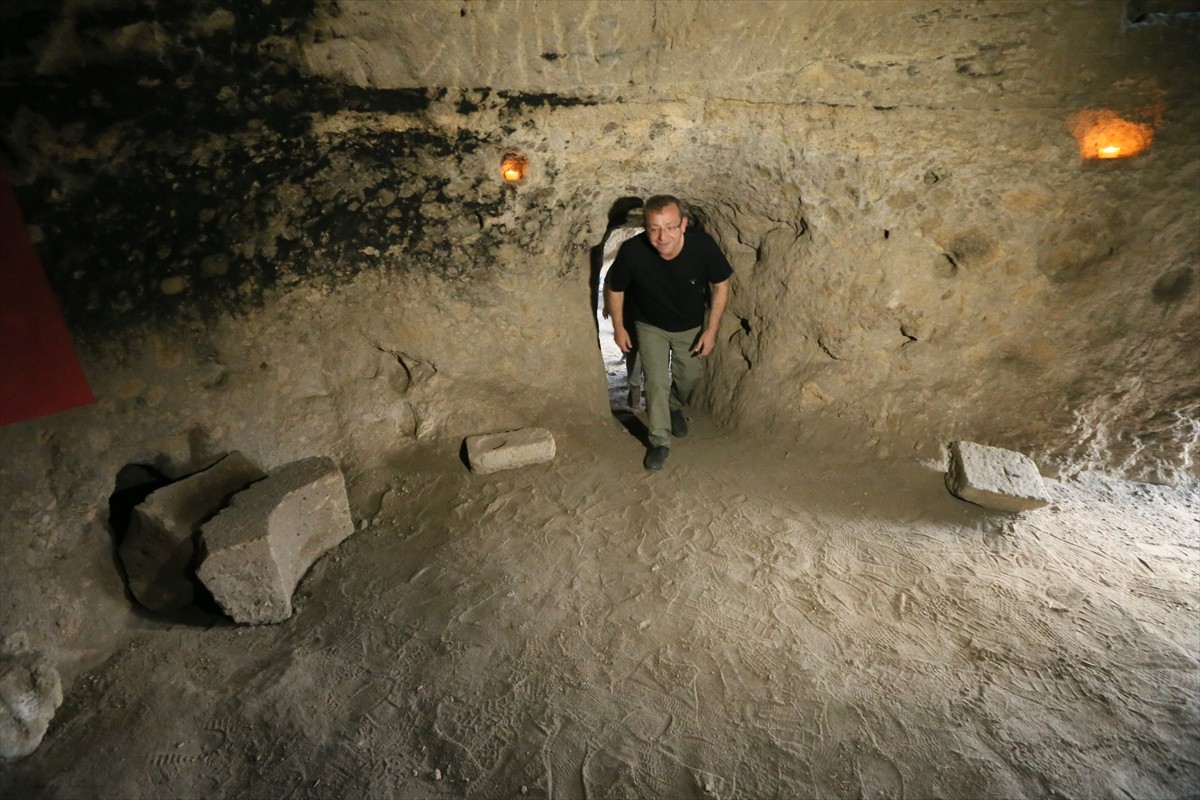 Kars'taki, UNESCO Dünya Miras Listesi'ndeki Ani Ören Yeri'nde kazı çalışmalarında rastlanan ve...