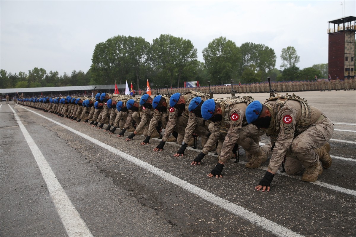 Kastamonu'da, temel eğitimlerini tamamlayan 2 bin 377 uzman erbaş, Jandarma Teşkilatı ile Sahil...