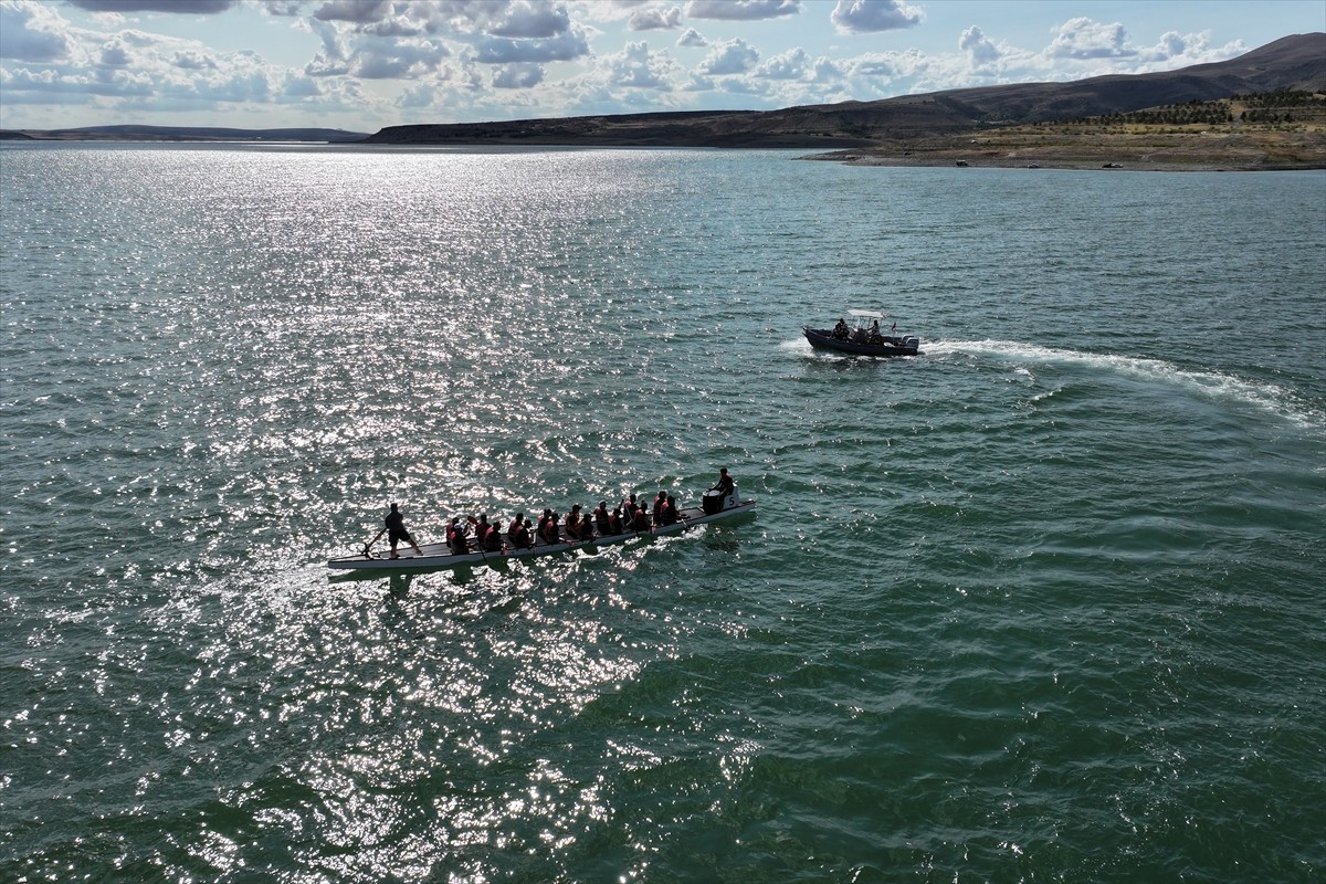 Kayseri'de Yamula Baraj Gölü'nde düzenlenen Dragon Festivali'nin ilk etabı tamamlandı. Kocasinan...