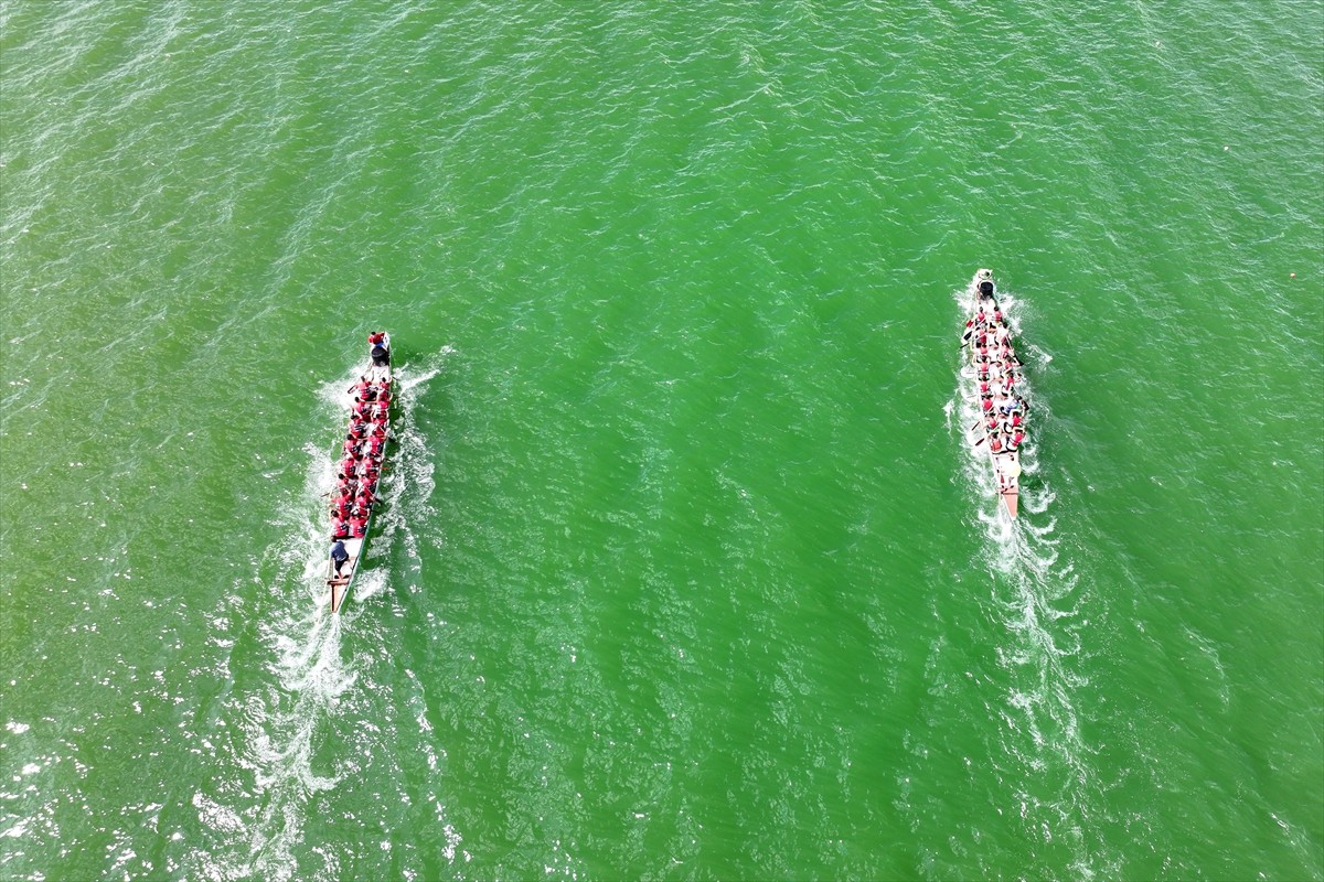 Kayseri'de Yamula Baraj Gölü'nde düzenlenen Dragon Festivali'nin ilk etabı tamamlandı. Kocasinan...