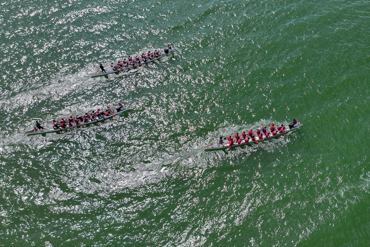 Kayseri'de Yamula Baraj Gölü'nde düzenlenen Dragon Festivali'nin ilk etabı tamamlandı. Kocasinan...