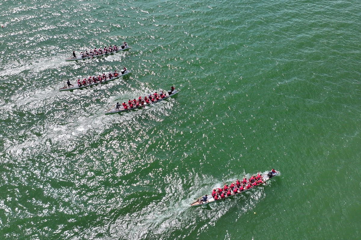 Kayseri'de Yamula Baraj Gölü'nde düzenlenen Dragon Festivali'nin ilk etabı tamamlandı. Kocasinan...