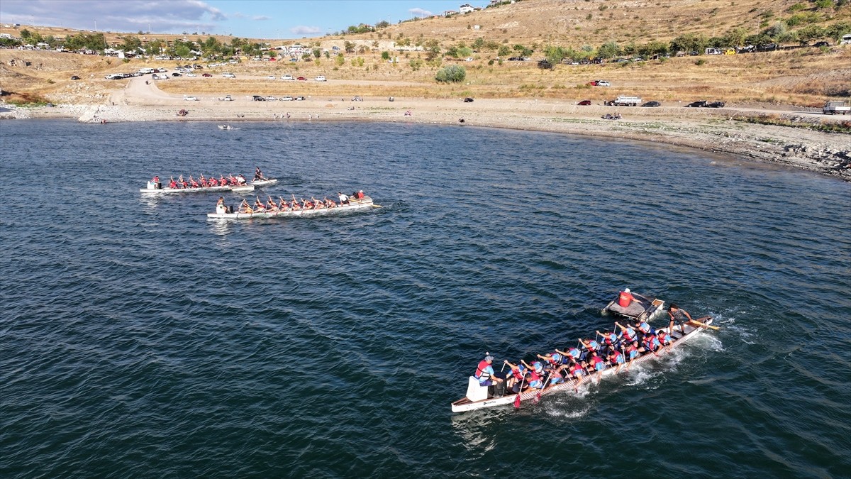 Kayseri'de Yamula Baraj Gölü'nde düzenlenen Dragon Festivali sona erdi. Kocasinan Belediyesi ve...