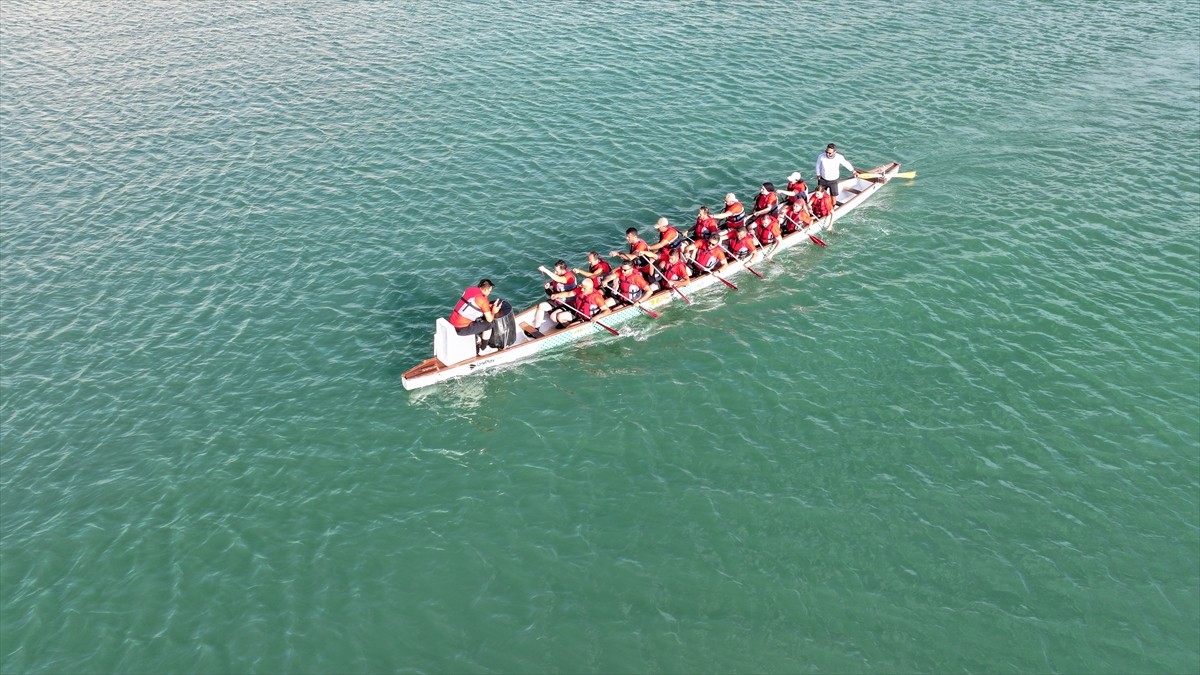 Kayseri'de Yamula Baraj Gölü'nde düzenlenen Dragon Festivali sona erdi. Kocasinan Belediyesi ve...
