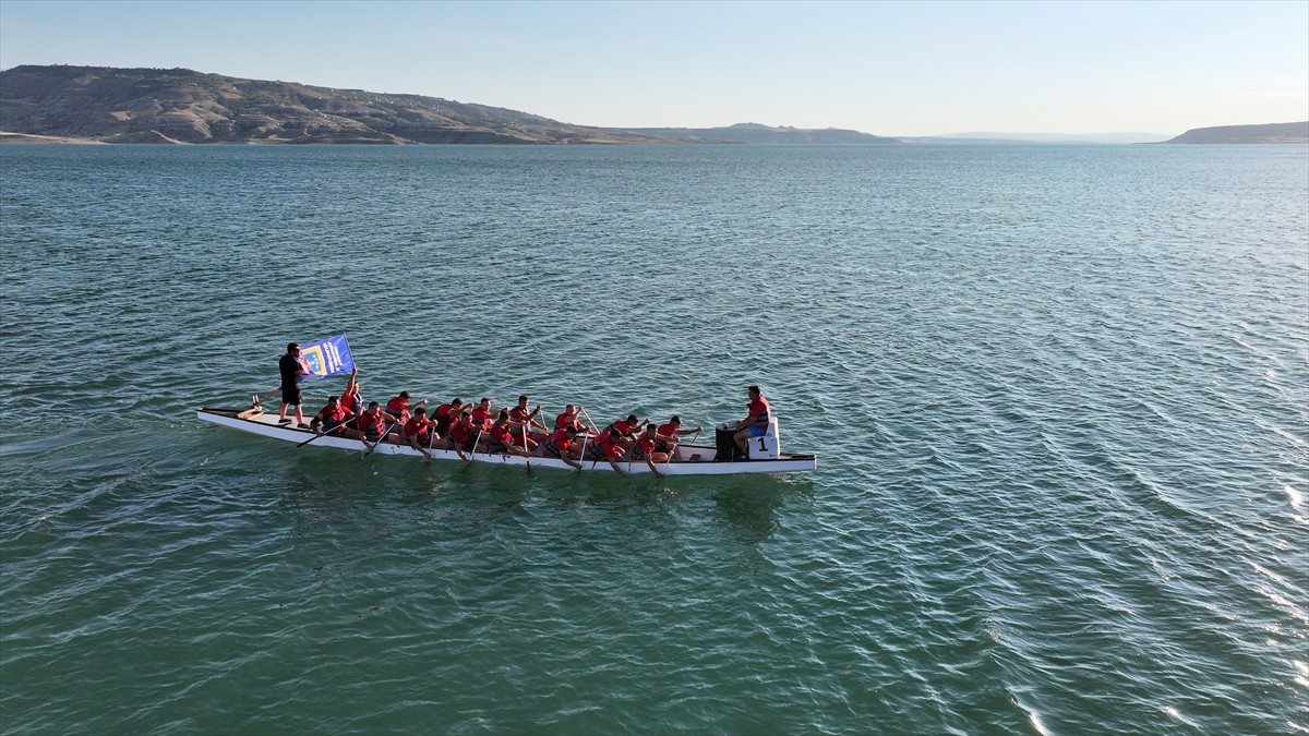 Kayseri'de Yamula Baraj Gölü'nde düzenlenen Dragon Festivali sona erdi. Kocasinan Belediyesi ve...