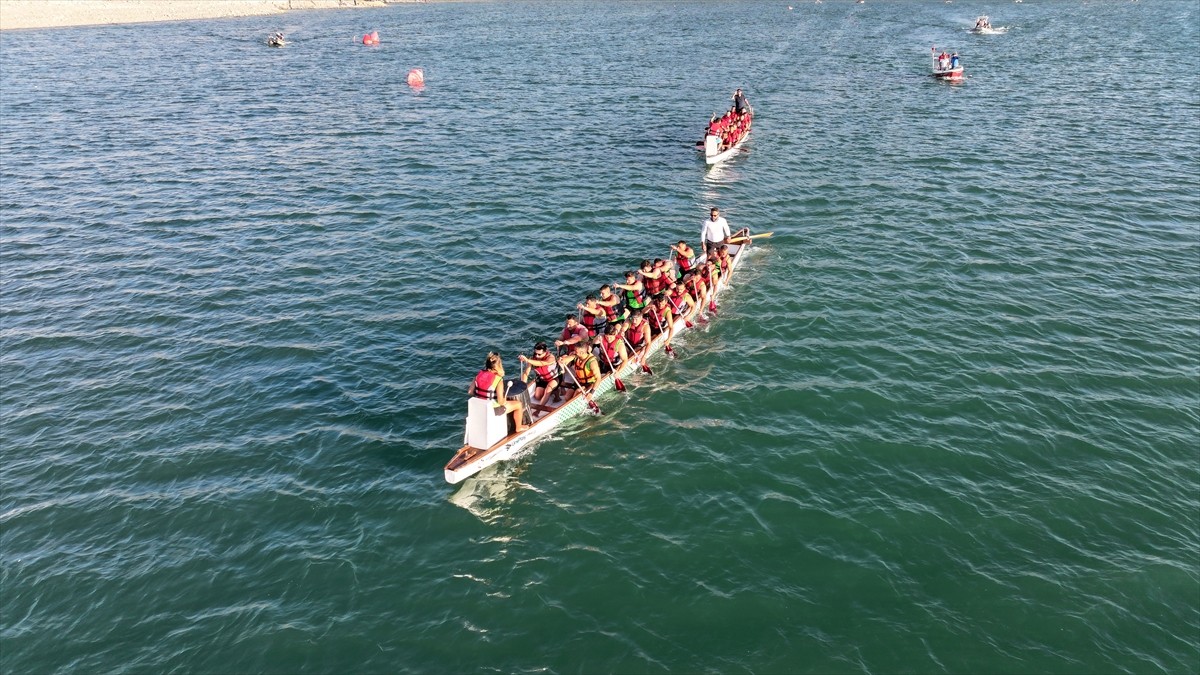 Kayseri'de Yamula Baraj Gölü'nde düzenlenen Dragon Festivali sona erdi. Kocasinan Belediyesi ve...