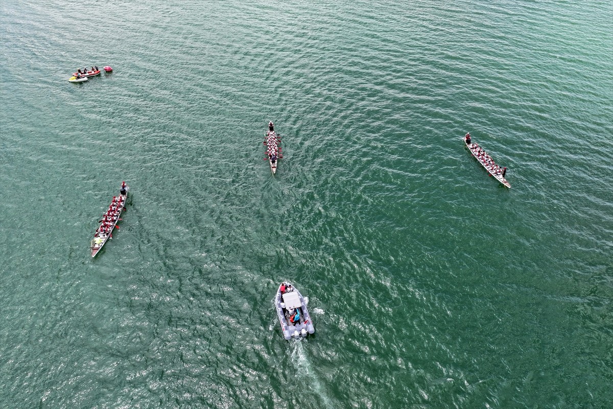 Kayseri'de Yamula Barajı gölündeki Dragon Festivali seri yarışlarla başladı. Kocasinan Belediyesi...