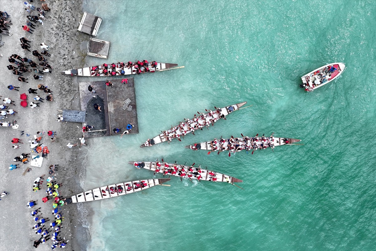 Kayseri'de Yamula Barajı gölündeki Dragon Festivali seri yarışlarla başladı. Kocasinan Belediyesi...
