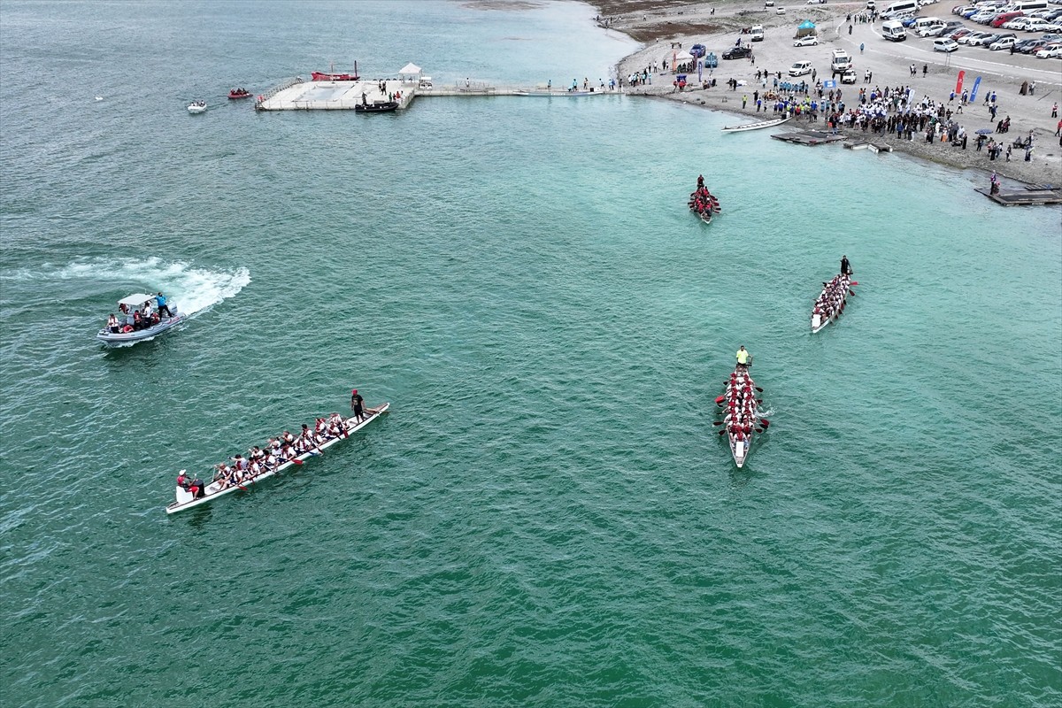 Kayseri'de Yamula Barajı gölündeki Dragon Festivali seri yarışlarla başladı. Kocasinan Belediyesi...