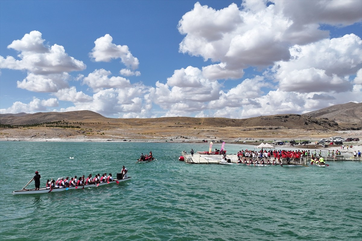 Kayseri'de Yamula Barajı gölündeki Dragon Festivali seri yarışlarla başladı. Kocasinan Belediyesi...