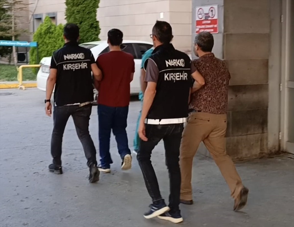 Kırşehir'de midesinde 1 kilo 300 gram eroin ve 550 gram Afyon sakızı bulunan kapsüller ele...