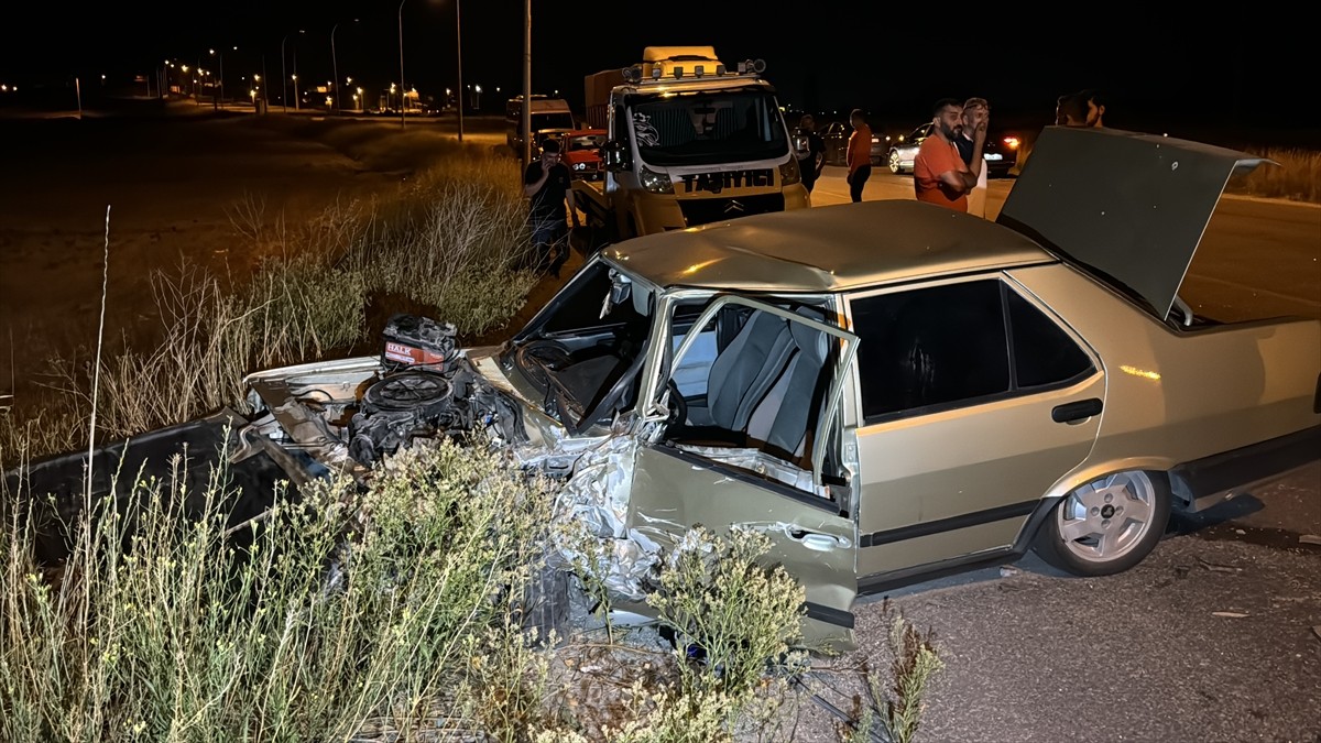 Kütahya'da dört aracın karıştığı zincirleme trafik kazasında 1 kişi öldü, 8 kişi...