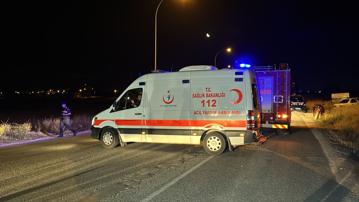 Kütahya'da dört aracın karıştığı zincirleme trafik kazasında 1 kişi öldü, 8 kişi...