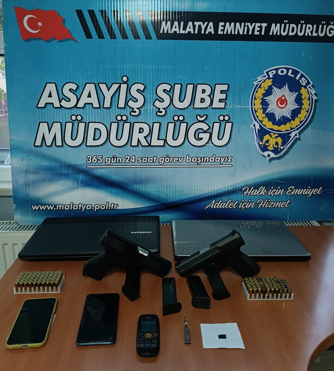 Malatya'da, telefonla aradığı kişiyi, kendisini polis ve savcı olarak tanıtarak dolandırdığı iddia...