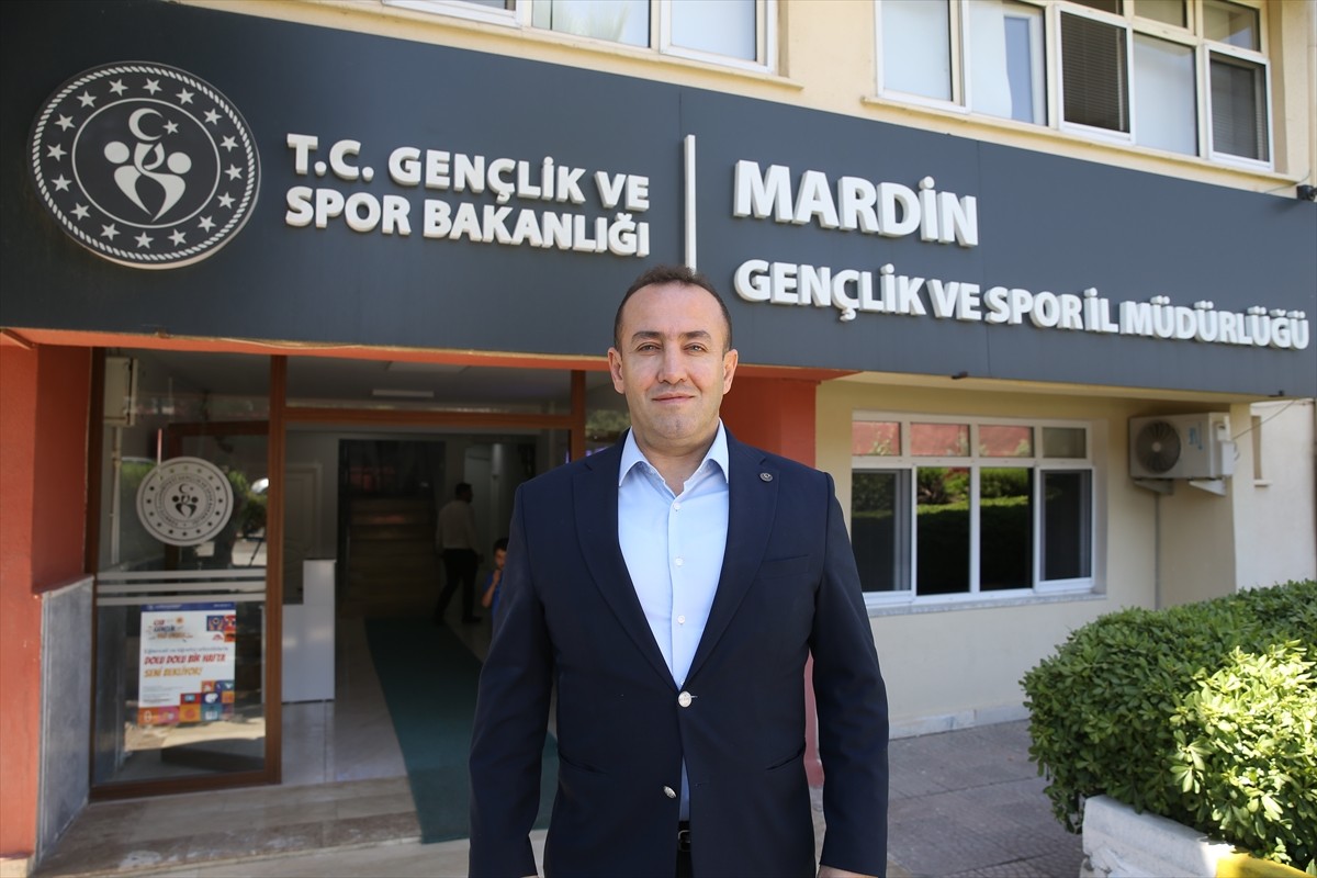 Mardin'de Gençlik ve Spor Bakanlığına bağlı yurtlarda misafir edilen emekliler kentin tarihi ve...