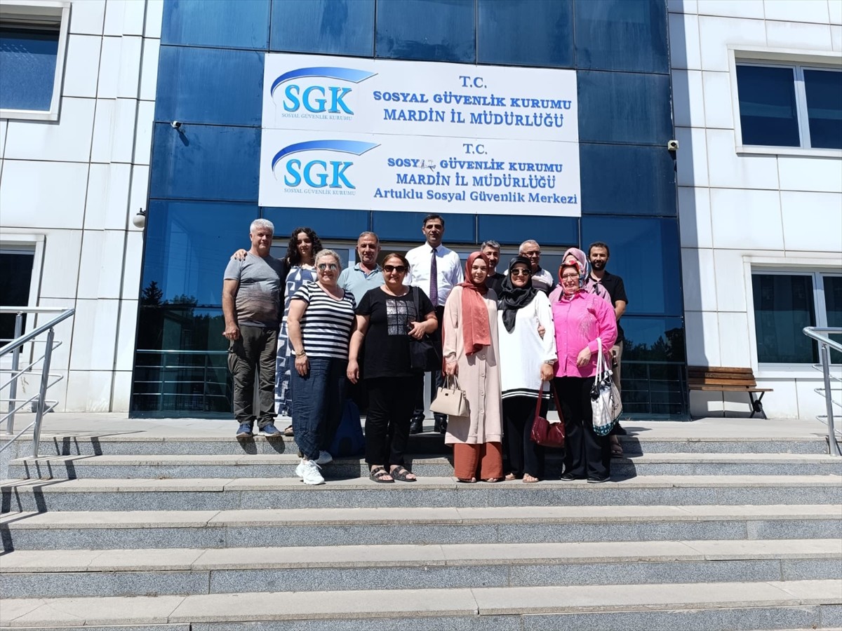 Mardin'de Gençlik ve Spor Bakanlığına bağlı yurtlarda misafir edilen emekliler kentin tarihi ve...