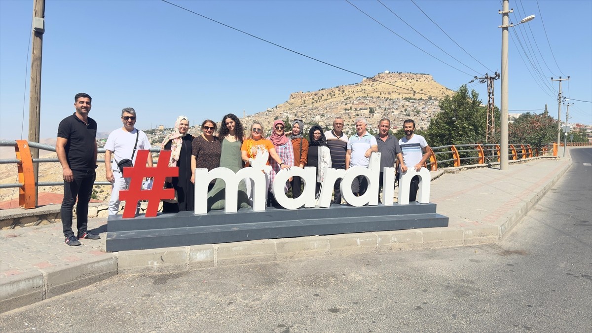 Mardin'de Gençlik ve Spor Bakanlığına bağlı yurtlarda misafir edilen emekliler kentin tarihi ve...