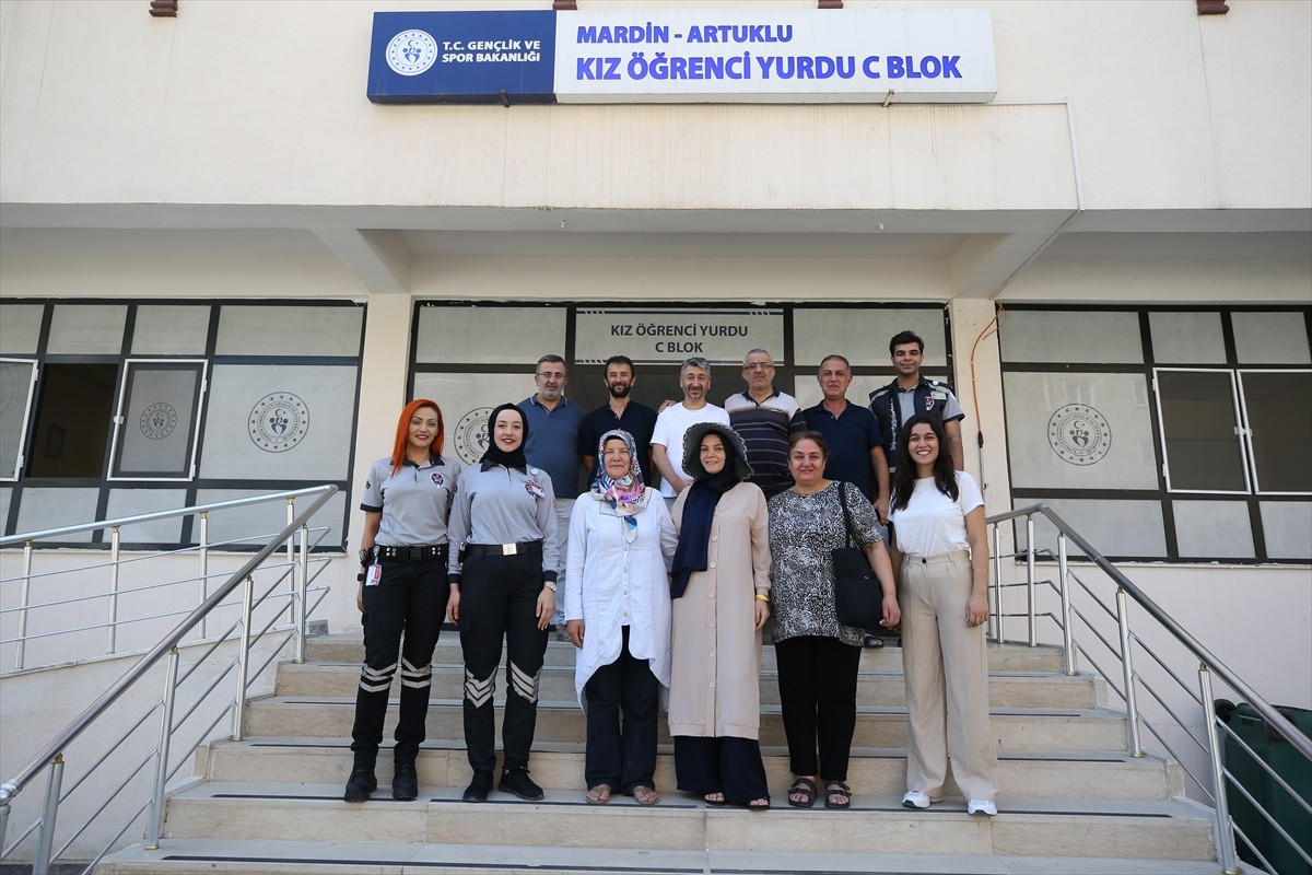 Mardin'de Gençlik ve Spor Bakanlığına bağlı yurtlarda misafir edilen emekliler kentin tarihi ve...