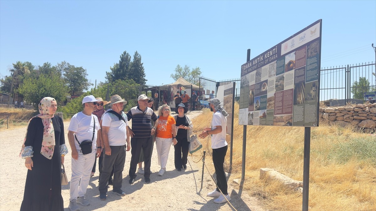 Mardin'de Gençlik ve Spor Bakanlığına bağlı yurtlarda misafir edilen emekliler kentin tarihi ve...